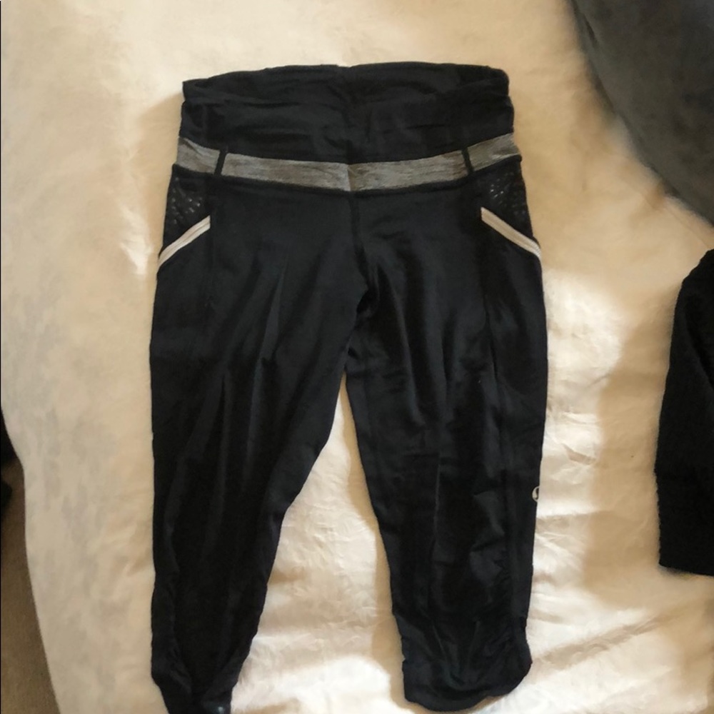 Lululemon black leggings to the knee